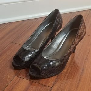 NWOT Kelly & Katie black peep toe heels